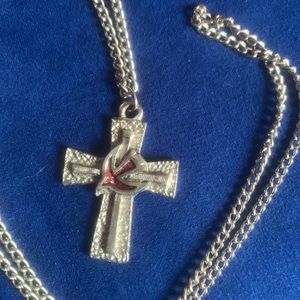 Cross Dove chain